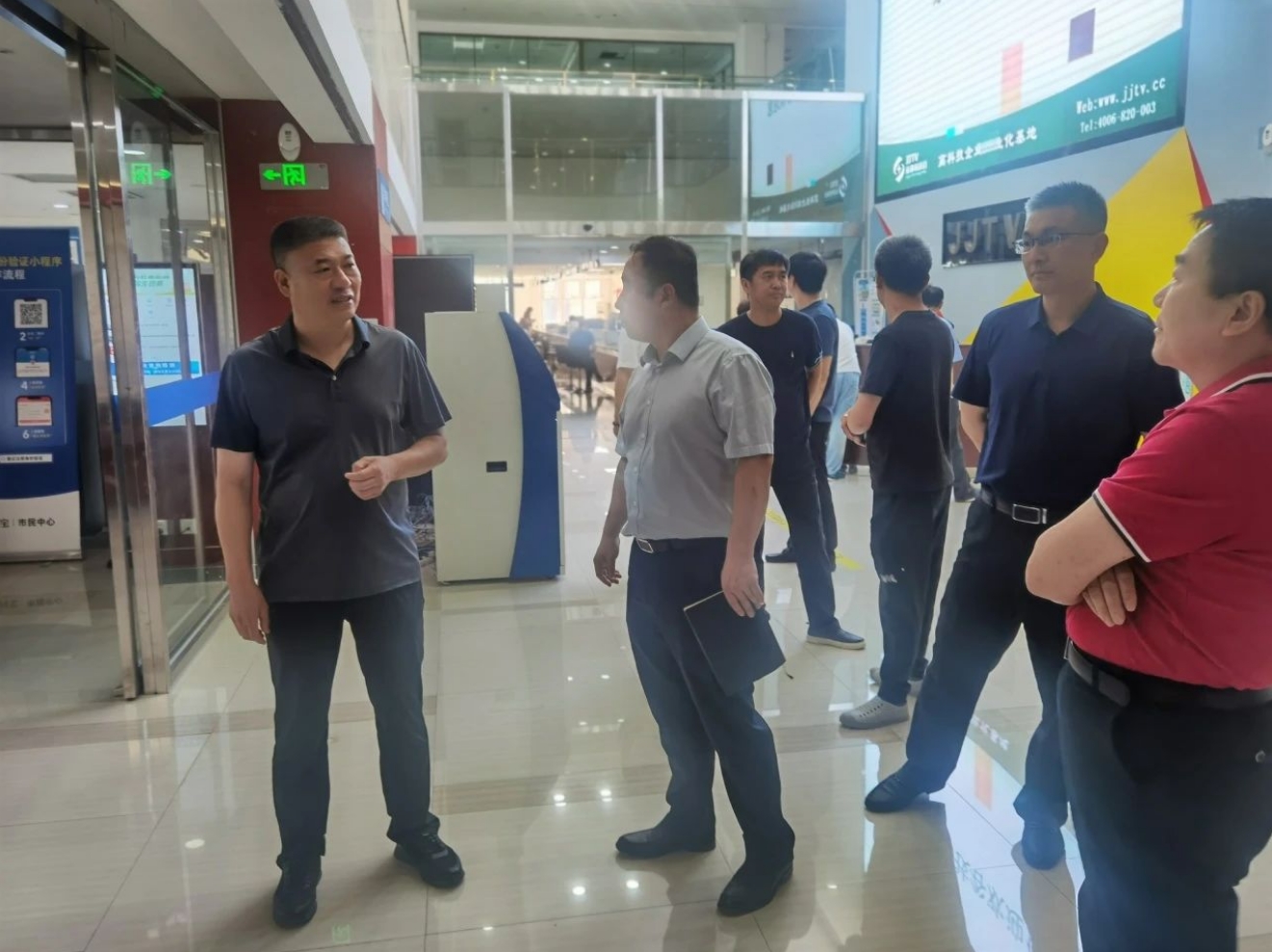 园区领导深入重点企业和项目现场开展调研服务(图6) 园区领导深入重点企业和项目现场开展调研服务(图6)