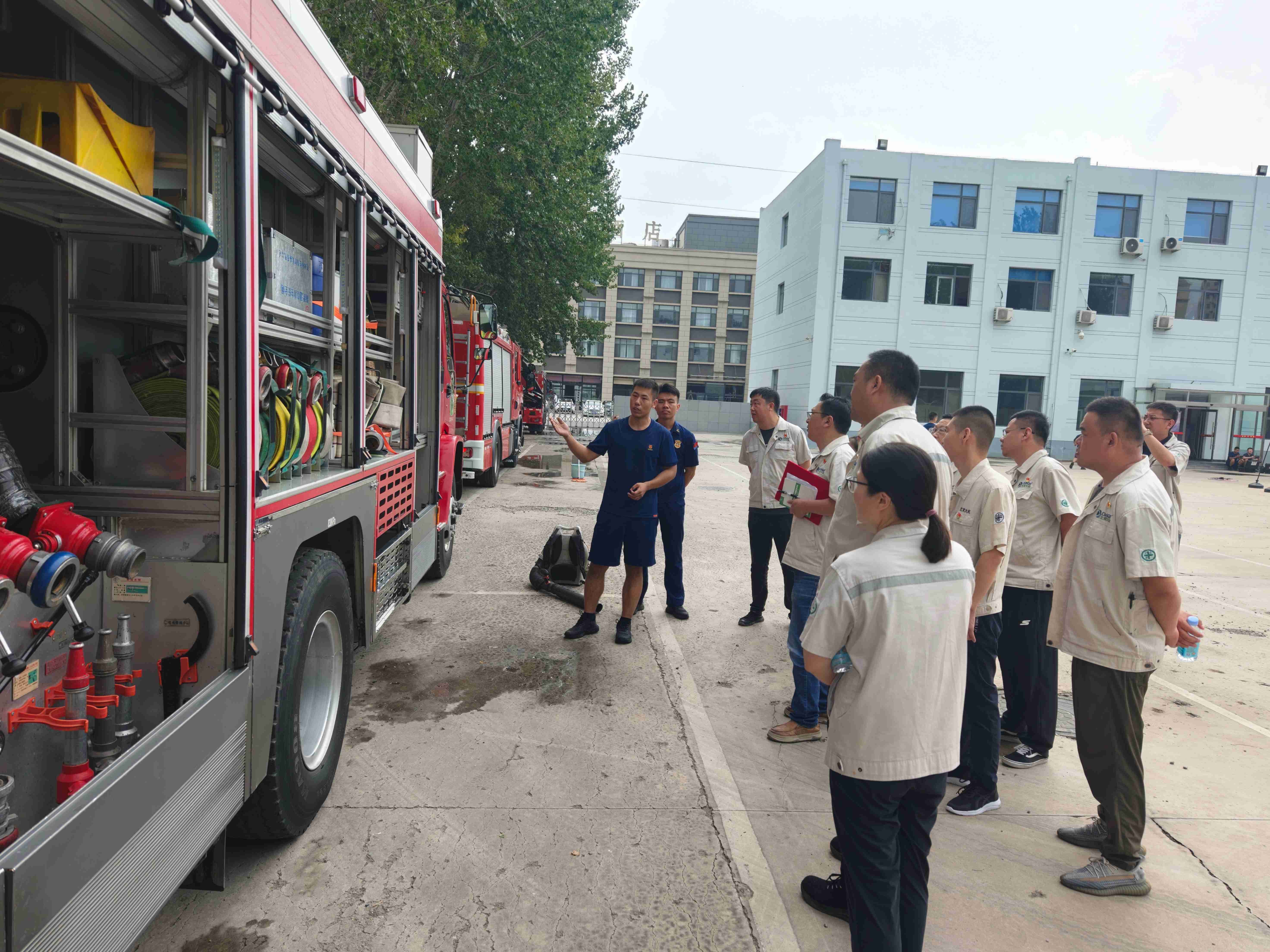 【党建领航促发展】“党建红”+“火焰蓝”，联建共筑安全线(图1)