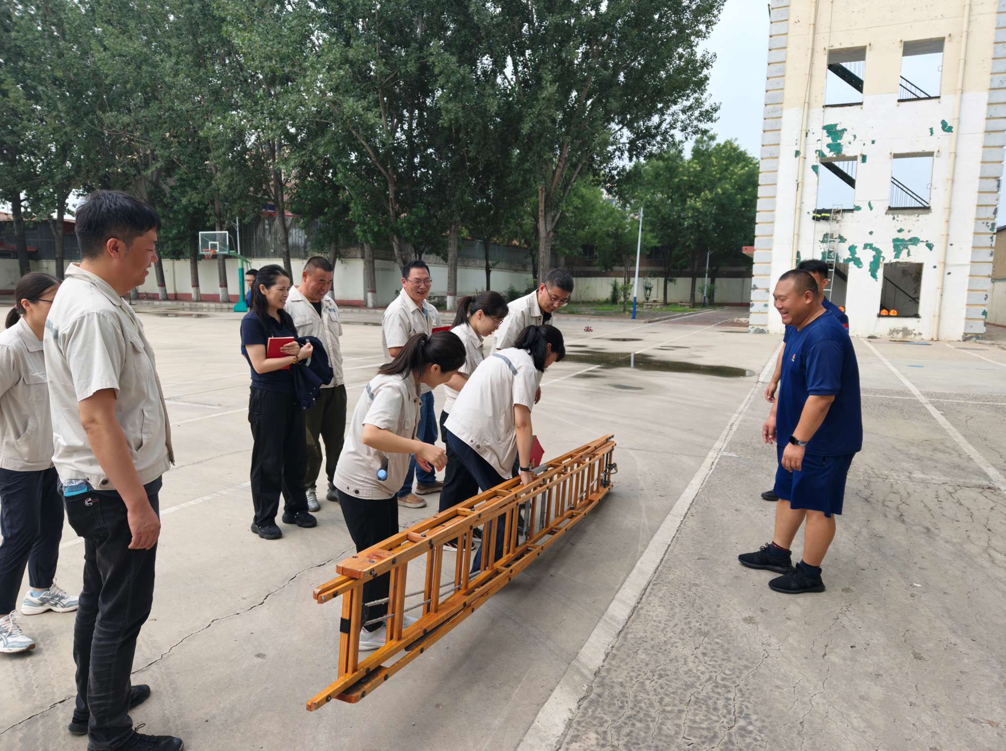 【党建领航促发展】“党建红”+“火焰蓝”，联建共筑安全线(图2)